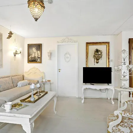 Cozy In With Wifi Holiday home Humble